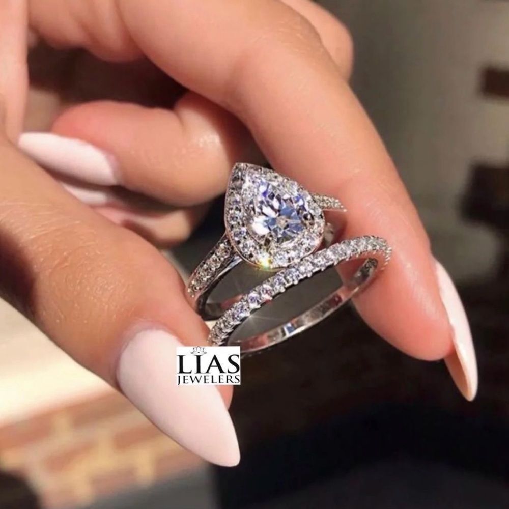 New 18k white gold wedding ring set